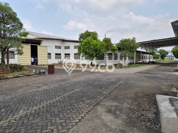 Unit Gudang Paling Strategis di Krian Sidoarjo dengan LB 9422m2 Unit Gudang Paling Strategis di Krian Sidoarjo dengan LB 9422m2