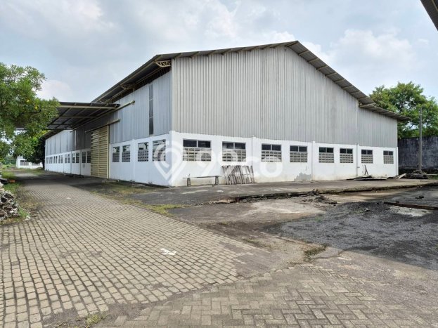 Unit Gudang Paling Strategis di Krian Sidoarjo dengan LB 9422m2 Unit Gudang Paling Strategis di Krian Sidoarjo dengan LB 9422m2