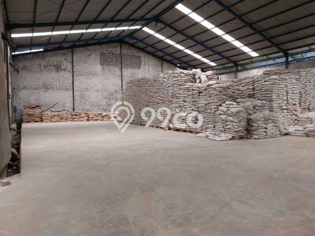 LOKASI BISNIS! Gudang For Rent Kawasan Kalianak, Luas 3305m2m², Jalan Utama LOKASI BISNIS! Gudang For Rent Kawasan Kalianak, Luas 3305m2m², Jalan Utama