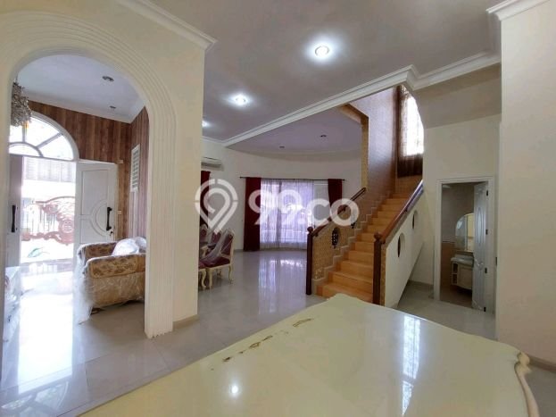 Rumah sewa siap pakai 4 Kamar Tidur di Citraland, Surabaya Rumah sewa siap pakai 4 Kamar Tidur di Citraland, Surabaya