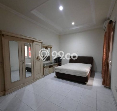 Lokasi strategis! Rumah siap pakai dikontrakkan di Tenggilis Mejoyo LB 300m2 Lokasi strategis! Rumah siap pakai dikontrakkan di Tenggilis Mejoyo LB 300m2