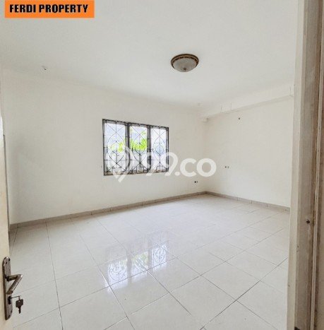 Rumah Elit LB 300m2 Siap Pakai Desain Elegan di Kota Wisata, Bogor Rumah Elit LB 300m2 Siap Pakai Desain Elegan di Kota Wisata, Bogor
