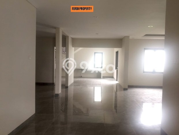 Ready to Use! Luxury House LT 300m2 Desain Modern di Kota Wisata Ready to Use! Luxury House LT 300m2 Desain Modern di Kota Wisata
