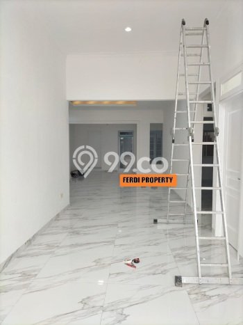 Rumah Strategis dengan 3 Kamar Tidur dan 2 Kamar Mandi di Kawasan Citra Grand, Jakarta Timur Rumah Strategis dengan 3 Kamar Tidur dan 2 Kamar Mandi di Kawasan Citra Grand, Jakarta Timur