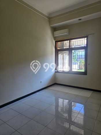Disewakan! Rumah 4 Kamar Tidur &
3 Kamar Mandi di Karang Rejo, Semarang Disewakan! Rumah 4 Kamar Tidur &
3 Kamar Mandi di Karang Rejo, Semarang