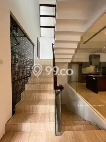 Rumah Elit Modern Tanpa Renovasi di Pondok Indah Jakarta Selatan Rumah Elit Modern Tanpa Renovasi di Pondok Indah Jakarta Selatan