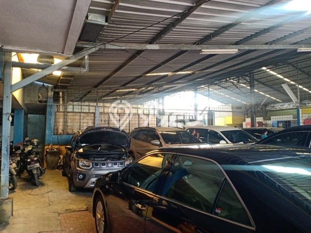 Unit Gudang Dijual di Jakarta Barat LT 1800m2 & LB 250m2 Unit Gudang Dijual di Jakarta Barat LT 1800m2 & LB 250m2