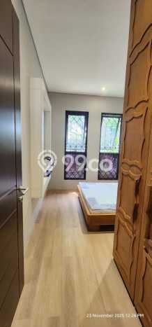 Ready to Use! Luxury House LT 264m2 Desain Modern di Kav DKI Ready to Use! Luxury House LT 264m2 Desain Modern di Kav DKI
