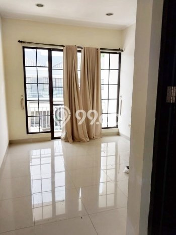 SPECIAL PRICE! Rumah di Green Lake City, 4 KT, Akses Mudah Fasilitas Umum, LT 144m² LB 224m² SPECIAL PRICE! Rumah di Green Lake City, 4 KT, Akses Mudah Fasilitas Umum, LT 144m² LB 224m²