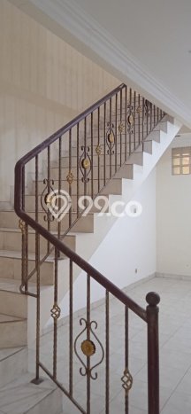 Rumah di Taman Ratu, 5 KT, Lingkungan Strategis, LT 120m² LB 250m² Rumah di Taman Ratu, 5 KT, Lingkungan Strategis, LT 120m² LB 250m²
