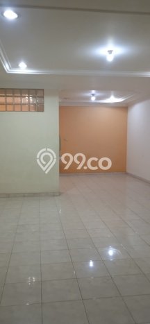 Rumah di Taman Ratu, 5 KT, Lingkungan Strategis, LT 120m² LB 250m² Rumah di Taman Ratu, 5 KT, Lingkungan Strategis, LT 120m² LB 250m²