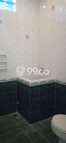 Rumah di Taman Ratu, 5 KT, Lingkungan Strategis, LT 120m² LB 250m² Rumah di Taman Ratu, 5 KT, Lingkungan Strategis, LT 120m² LB 250m²