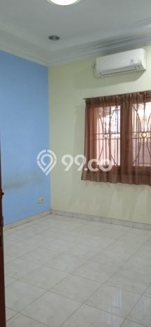 Rumah di Taman Ratu, 5 KT, Lingkungan Strategis, LT 120m² LB 250m² Rumah di Taman Ratu, 5 KT, Lingkungan Strategis, LT 120m² LB 250m²