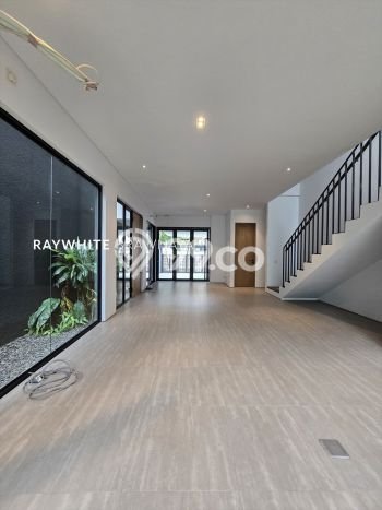 For Sale! Premium House LT 177m2 Desain Modern di Kemang For Sale! Premium House LT 177m2 Desain Modern di Kemang