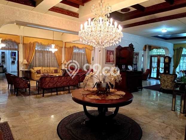 Kesempatan Langka Memiliki Rumah LT 1365m² / LB 800m² di Pusat Kota Kebayoran Baru, Jakarta Selatan Kesempatan Langka Memiliki Rumah LT 1365m² / LB 800m² di Pusat Kota Kebayoran Baru, Jakarta Selatan