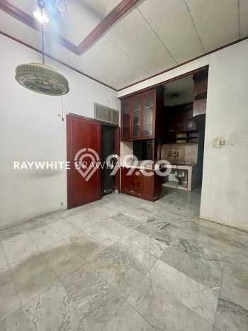 SPECIAL PRICE! Rumah Strategis di Kuningan, Luas 327m² LB 200m² SPECIAL PRICE! Rumah Strategis di Kuningan, Luas 327m² LB 200m²