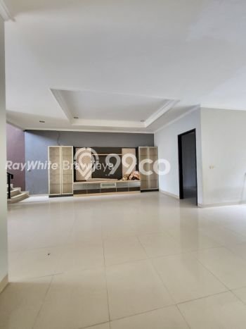 Rumah Nyaman di Cilandak, 4 KM, Area Strategis, LT 220m² LB 200m² Rumah Nyaman di Cilandak, 4 KM, Area Strategis, LT 220m² LB 200m²