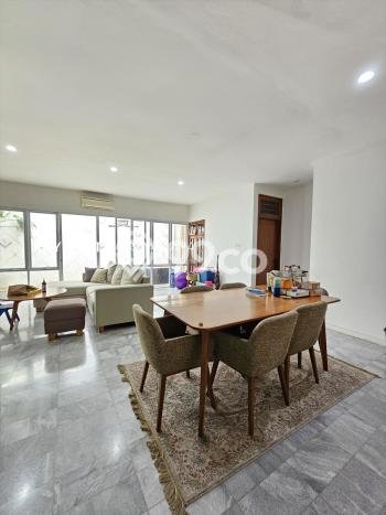 Rumah dengan Lokasi Strategis 3 KT di Lebak Bulus, Jakarta Selatan Rumah dengan Lokasi Strategis 3 KT di Lebak Bulus, Jakarta Selatan