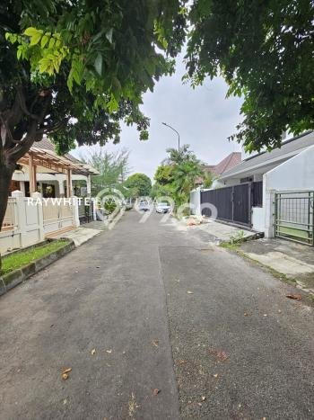 Rumah dengan Lokasi Strategis 3 KT di Lebak Bulus, Jakarta Selatan Rumah dengan Lokasi Strategis 3 KT di Lebak Bulus, Jakarta Selatan
