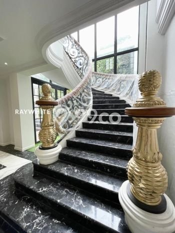 Hunian Elit LB 2100m2 Siap Pakai Desain Elegan di Pondok Indah, Jakarta Selatan Hunian Elit LB 2100m2 Siap Pakai Desain Elegan di Pondok Indah, Jakarta Selatan