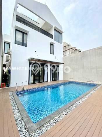 Rumah Luxury Modern Tanpa Renovasi di Kemang Jakarta Selatan Rumah Luxury Modern Tanpa Renovasi di Kemang Jakarta Selatan
