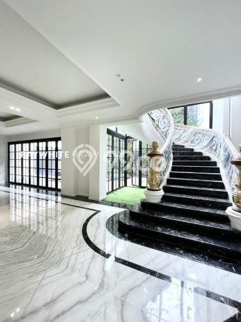Hunian Elit LB 2100m2 Siap Pakai Desain Elegan di Pondok Indah, Jakarta Selatan Hunian Elit LB 2100m2 Siap Pakai Desain Elegan di Pondok Indah, Jakarta Selatan