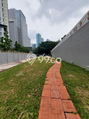 Tanah Dijual Lokasi Strategis di Jakarta Selatan dengan Luas 450m2 Tanah Dijual Lokasi Strategis di Jakarta Selatan dengan Luas 450m2