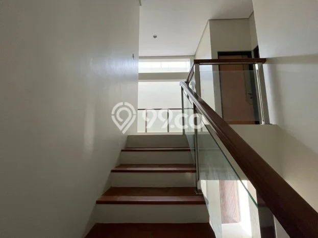 Dijual Rumah Luas Elegan Dengan View Eksklusif di Lebak Bulus, Jakarta Selatan Dijual Rumah Luas Elegan Dengan View Eksklusif di Lebak Bulus, Jakarta Selatan