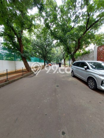 Tanah Dijual Lokasi Strategis di Jakarta Selatan dengan Luas 450m2 Tanah Dijual Lokasi Strategis di Jakarta Selatan dengan Luas 450m2