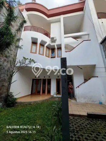 For Sale Rumah 4 Kamar Lokasi Ideal Nyaman dan Strategis di Coblong For Sale Rumah 4 Kamar Lokasi Ideal Nyaman dan Strategis di Coblong