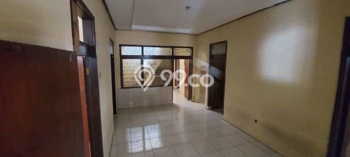 Dijual Hunian Rumah Terawat 5 KT di Gatot Subroto, Bandung Dijual Hunian Rumah Terawat 5 KT di Gatot Subroto, Bandung