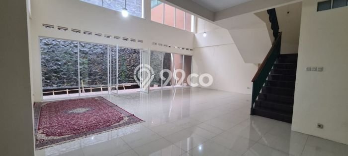 Dijual Rumah Luas Elegan Dengan View Cantik di Setra Duta, Bandung Dijual Rumah Luas Elegan Dengan View Cantik di Setra Duta, Bandung