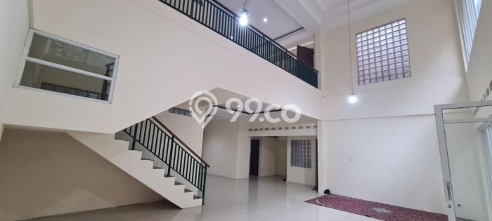 Dijual Rumah Luas Elegan Dengan View Cantik di Setra Duta, Bandung Dijual Rumah Luas Elegan Dengan View Cantik di Setra Duta, Bandung