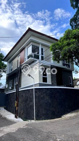Rumah Elit LB 235m2 Siap Pakai Desain Elegan di Dago, Bandung Rumah Elit LB 235m2 Siap Pakai Desain Elegan di Dago, Bandung