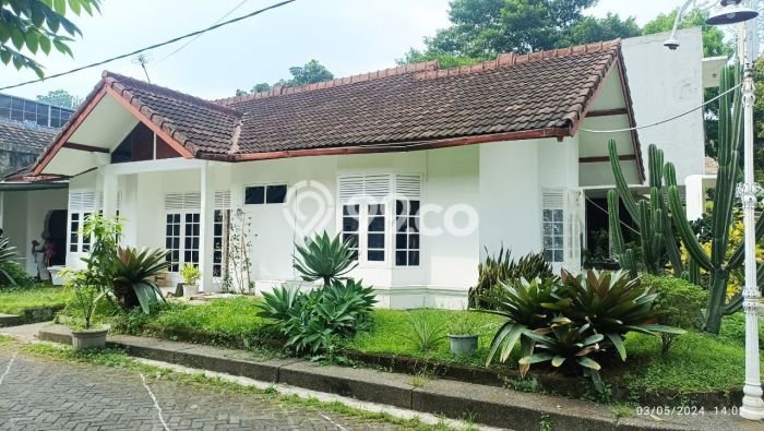 Rumah Modern 4 Kamar LT 246m2 di Cihampelas Rumah Modern 4 Kamar LT 246m2 di Cihampelas