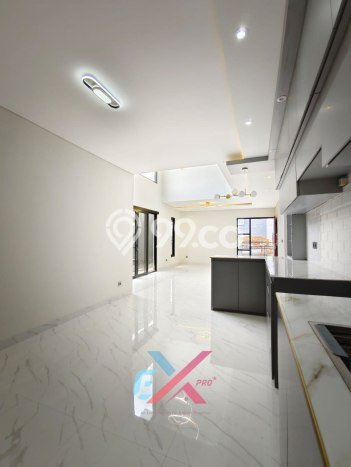 Ready to Use! Luxury House LT 250m2 Desain Modern di Setiabudi Ready to Use! Luxury House LT 250m2 Desain Modern di Setiabudi