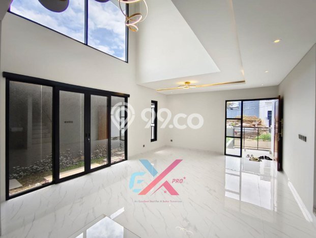 Ready to Use! Luxury House LT 250m2 Desain Modern di Setiabudi Ready to Use! Luxury House LT 250m2 Desain Modern di Setiabudi