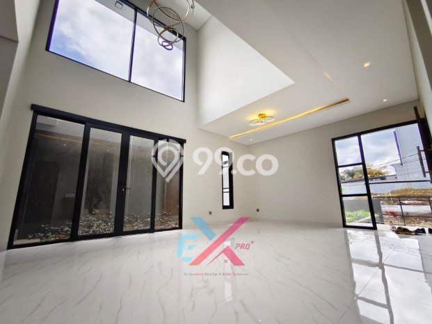 Ready to Use! Luxury House LT 250m2 Desain Modern di Setiabudi Ready to Use! Luxury House LT 250m2 Desain Modern di Setiabudi