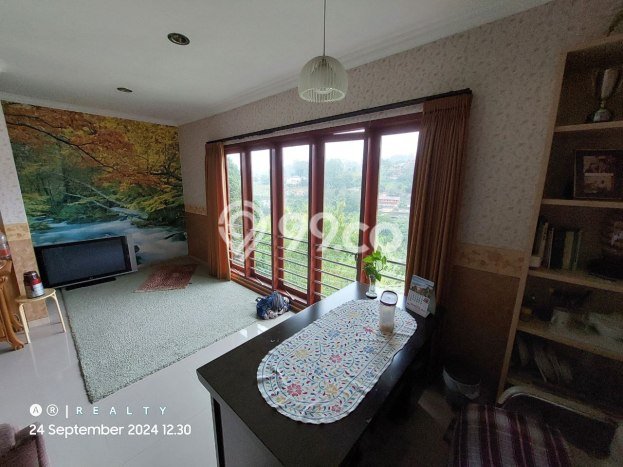 Rumah Terawat di Resor Dago Pakar, Bandung, Luas 150m² LB 230m² DIJUAL CEPAT! Rumah Terawat di Resor Dago Pakar, Bandung, Luas 150m² LB 230m² DIJUAL CEPAT!