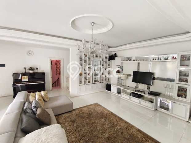 Rumah di Geger Kalong, Bandung, Luas 288m² Bangunan 400m² - SEGERA MILIKI! Rumah di Geger Kalong, Bandung, Luas 288m² Bangunan 400m² - SEGERA MILIKI!