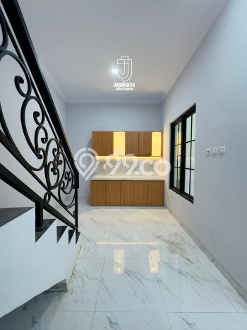 Jual Rumah Eksklusif 2 KT di Ciganjur, Jakarta Selatan Jual Rumah Eksklusif 2 KT di Ciganjur, Jakarta Selatan