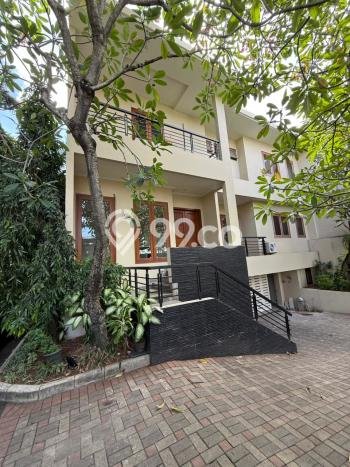 Rumah Elit Modern Tanpa Renovasi di Lebak Bulus Jakarta Selatan Rumah Elit Modern Tanpa Renovasi di Lebak Bulus Jakarta Selatan