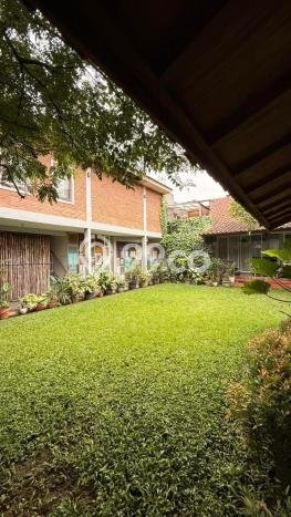Hunian Mewah LB 400m2 Siap Huni Desain Elegan di Bintaro, Tangerang Selatan Hunian Mewah LB 400m2 Siap Huni Desain Elegan di Bintaro, Tangerang Selatan