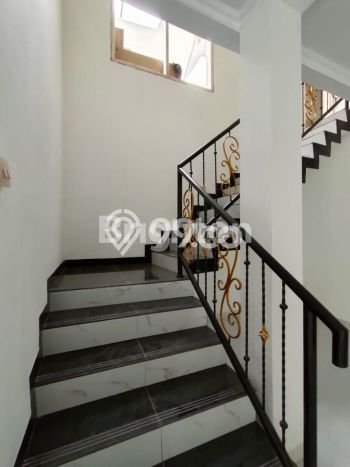 Ready to Use! Luxury House LT 217m2 Desain Modern di Cipete Ready to Use! Luxury House LT 217m2 Desain Modern di Cipete