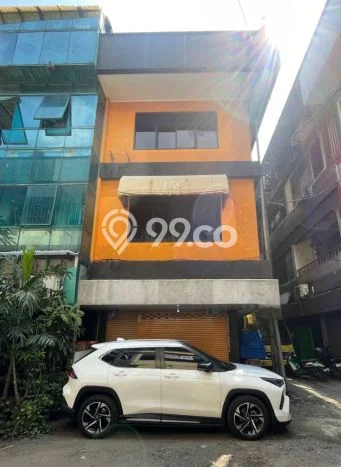 Ruko Disewa di Jakarta Selatan dengan LB 150m2 Area Komersial Ramai Ruko Disewa di Jakarta Selatan dengan LB 150m2 Area Komersial Ramai