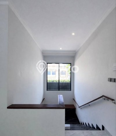 For Sale! Premium House LT 300m2 Desain Modern di BSD Puspita Loka For Sale! Premium House LT 300m2 Desain Modern di BSD Puspita Loka