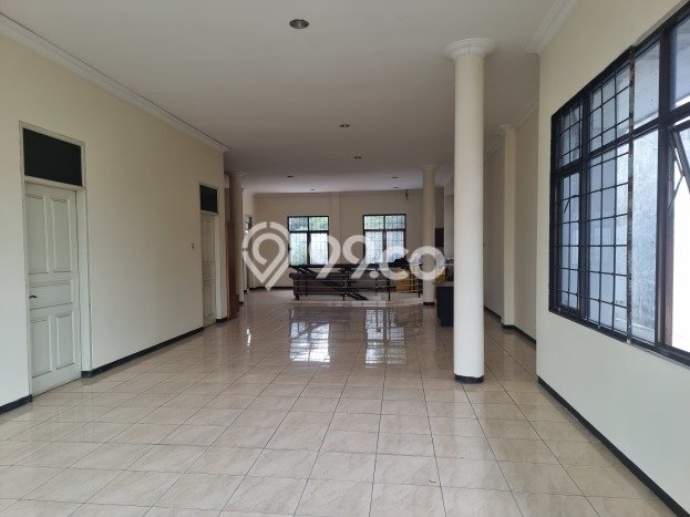 Unit Komersial Disewa Lokasi Semarang Selatan, Semarang Spesifikasi Luas Bangunan 242m2 Unit Komersial Disewa Lokasi Semarang Selatan, Semarang Spesifikasi Luas Bangunan 242m2