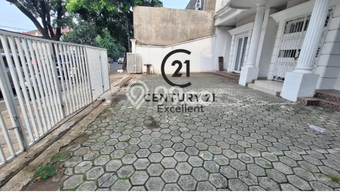 Disewakan Komersial di Kawasan Ramai Gandaria Luas 750m2 Disewakan Komersial di Kawasan Ramai Gandaria Luas 750m2