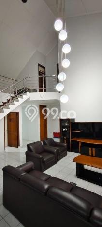 Rumah Adem Luas Banget di Kawasan Sayap Surya Sumantri, Bandung Rumah Adem Luas Banget di Kawasan Sayap Surya Sumantri, Bandung