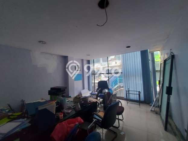 Ruko Dijual di Jakarta Pusat LT 174m2 & LB 521m2 Lokasi Terbaik! Ruko Dijual di Jakarta Pusat LT 174m2 & LB 521m2 Lokasi Terbaik!